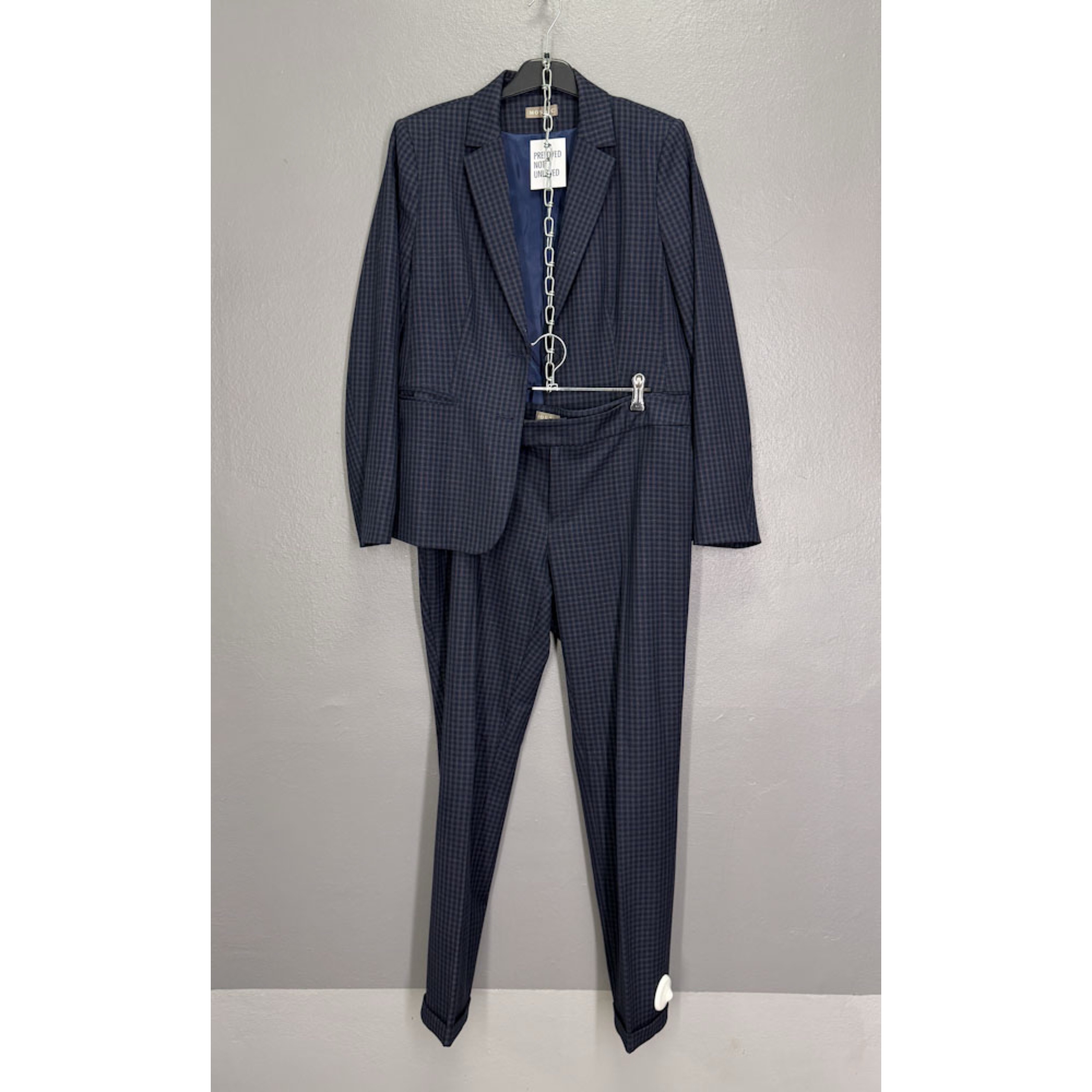 12198D33-7FDE-4D27-AEAD-63738FF291FE