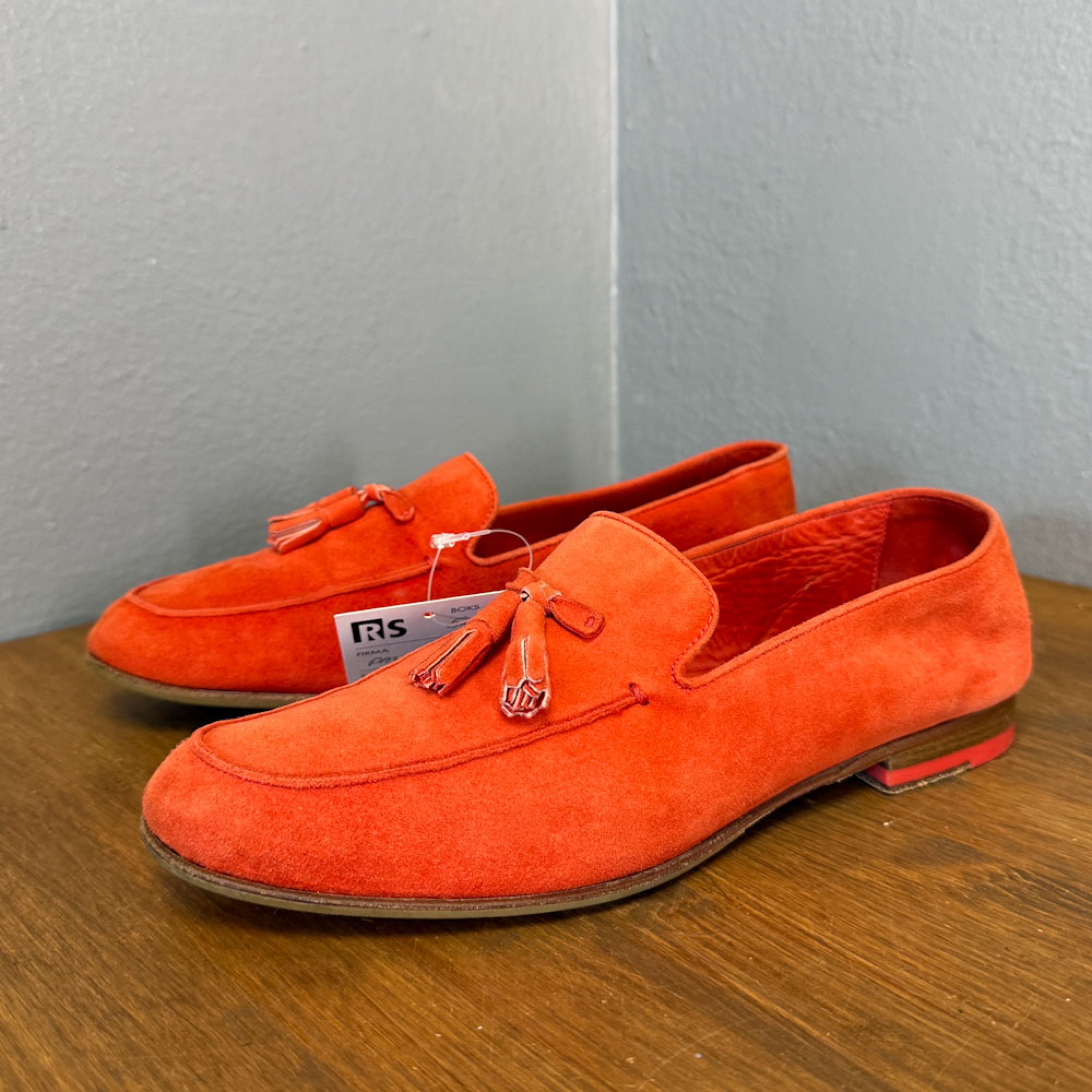 2BD1FB24-810D-49F2-8E51-184ECDC84C1B