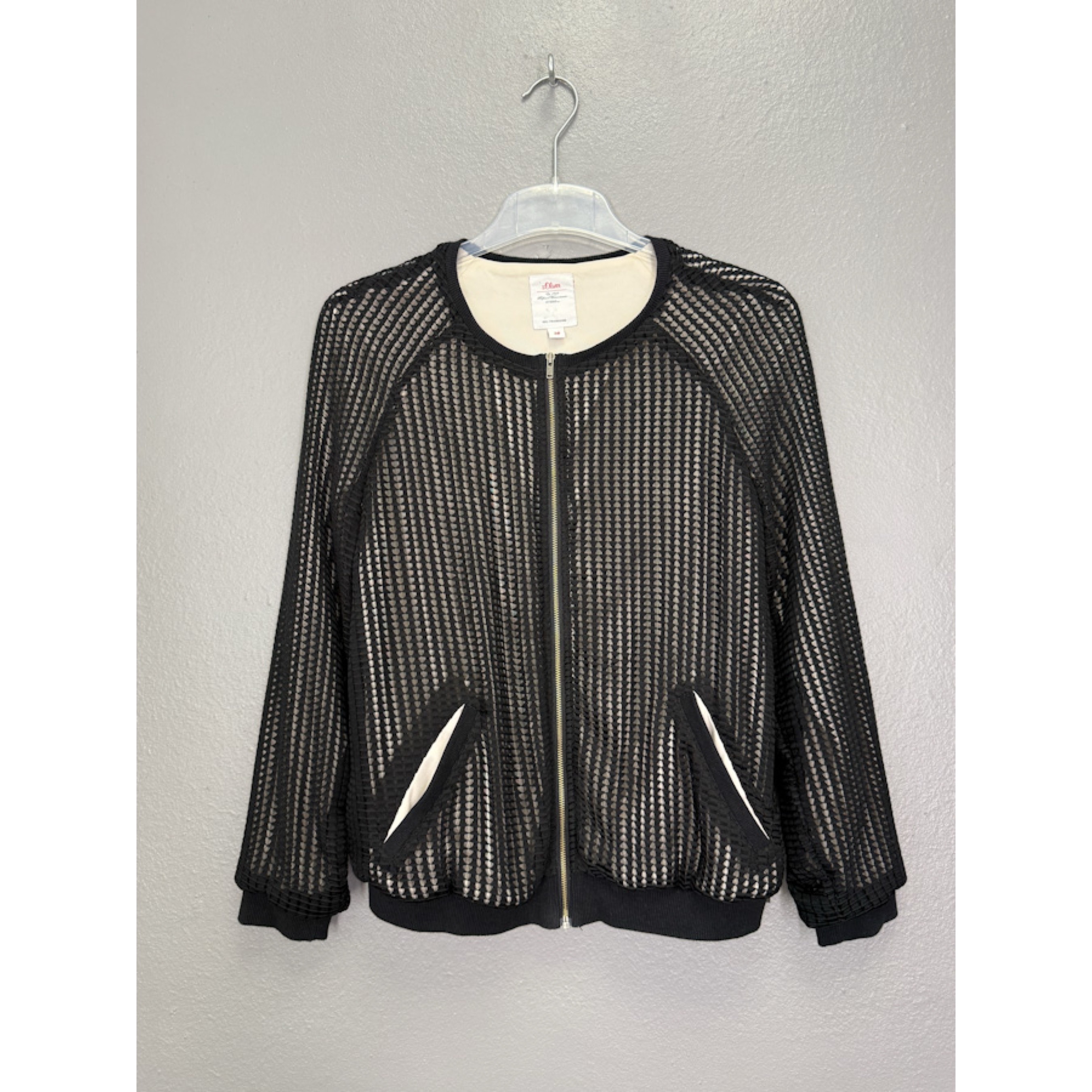 38CCDFF2-8445-4A4E-AB62-2E2A5FA029BA