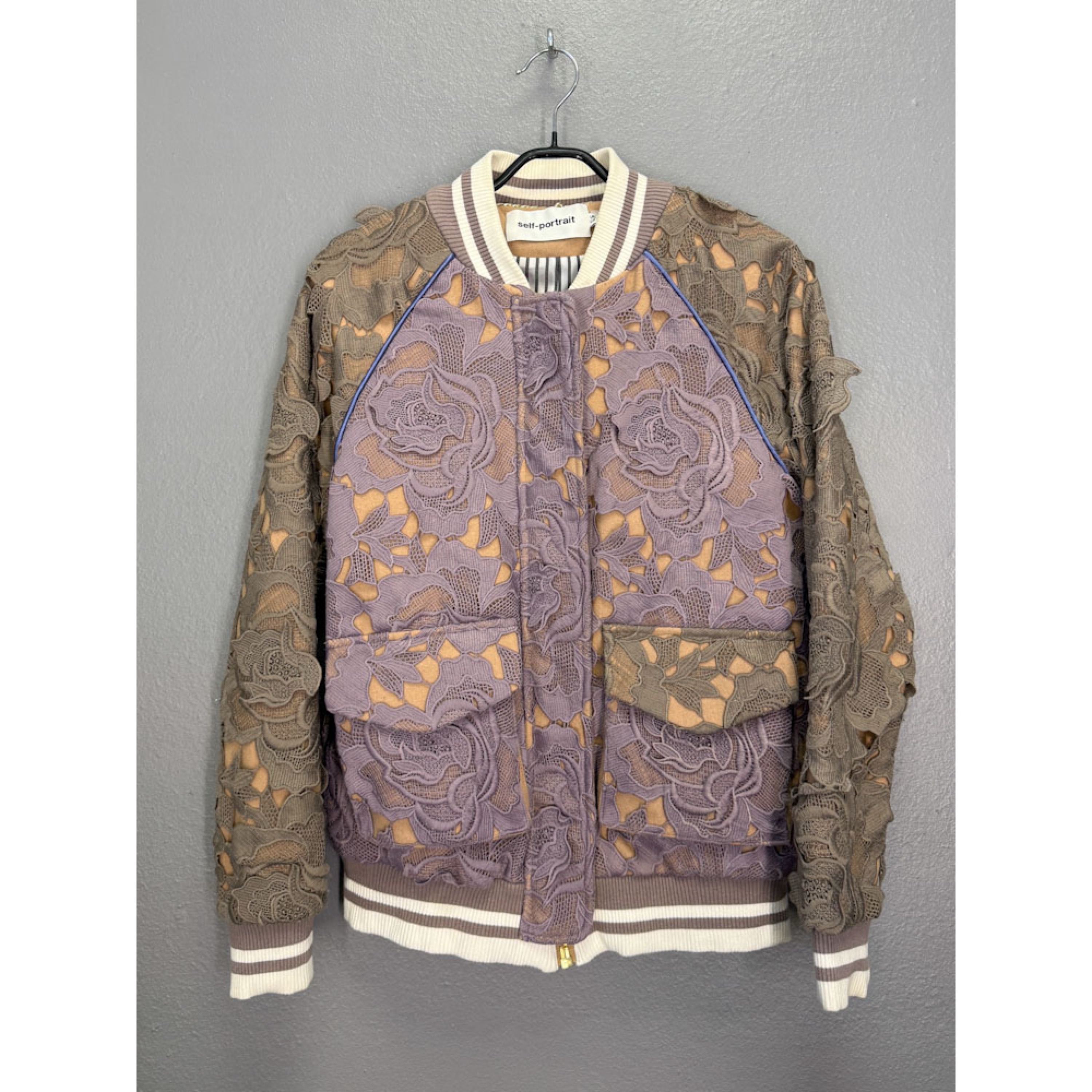 48C099BE-8084-457B-8D99-B23207066E9A