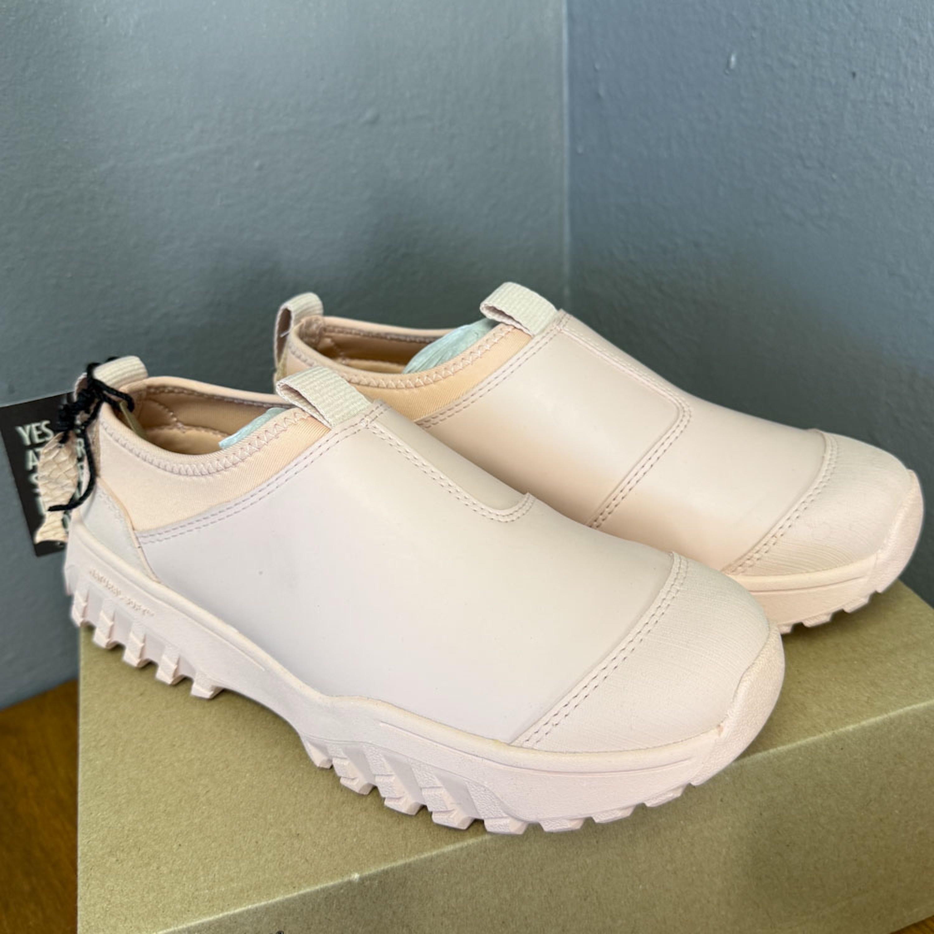 DDD8001D-ECA7-4A5B-8A31-CA220D115BE7